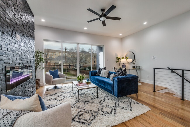 Photo - 2714 N Carroll Ave