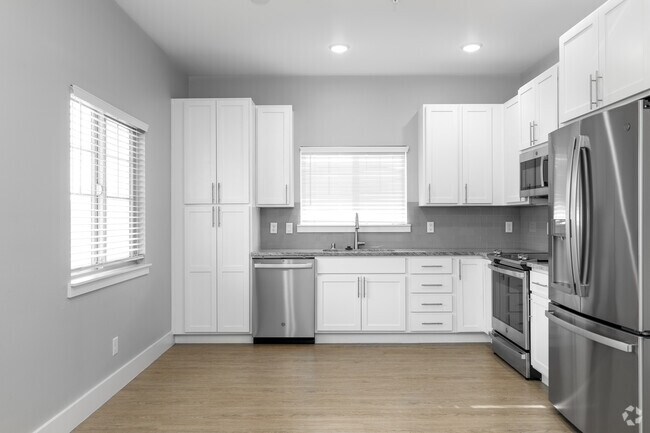 2BR, 2BA - 1,030SF - Kitchen