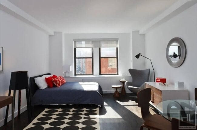 Building Photo - Sun filled Studio on a high floor - WEST E... Rental