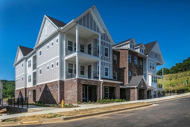 Building Photo - Stunning Condo with Garage space