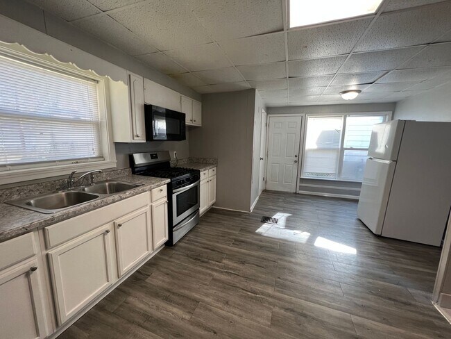 Photo - 3 bedroom with bonus room, 1 bath house in...