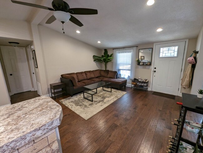 Photo - 213 Webb St