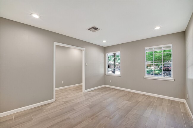 Photo - 7607 Tanager St