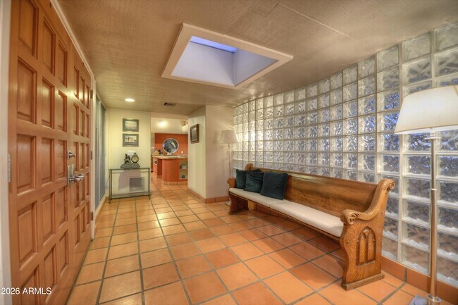 1523 W Vista Ave
