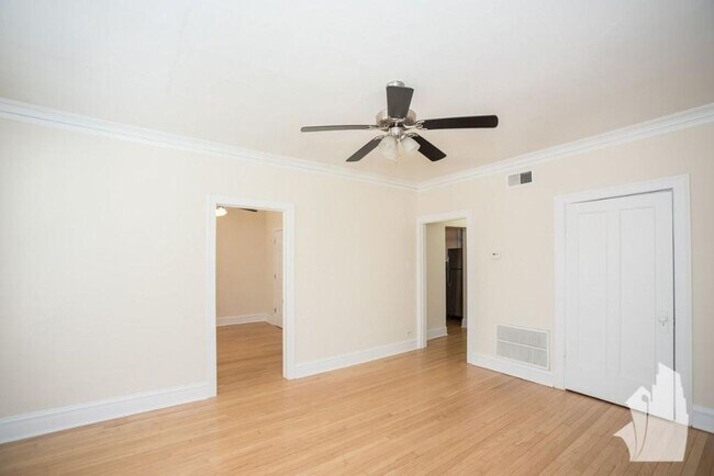 Photo - 5208 N Leavitt St Unidad 5208 2
