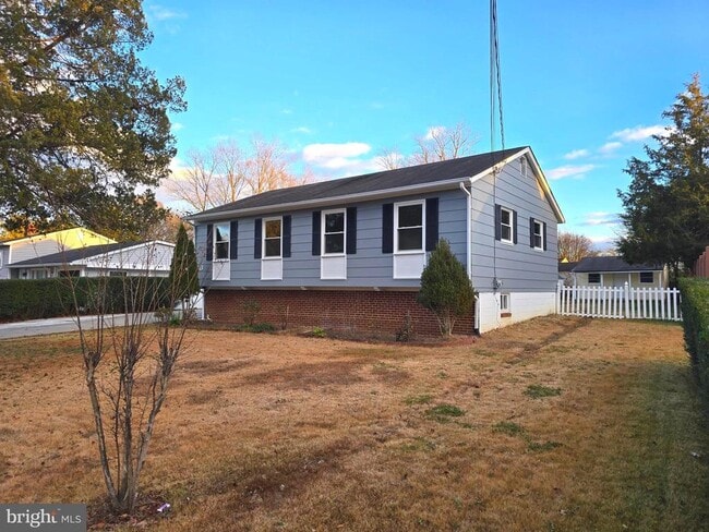 Photo - 4813 Lawrence St