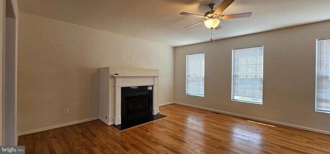 Photo - 114 Brockham Ct
