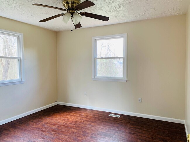 Photo - 2284 McKees Rocks Rd