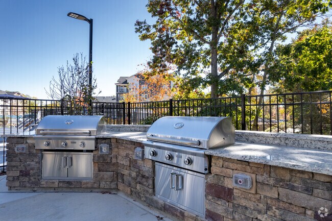 Grill Area - Conclave Glenwood