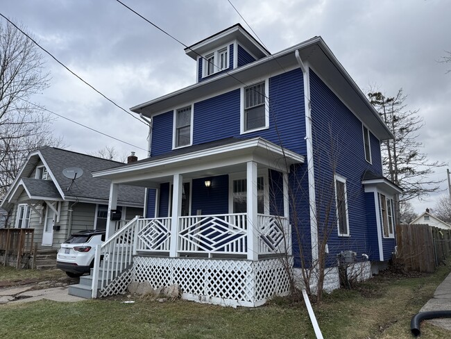 Building Photo - 1528 Vermont Ave