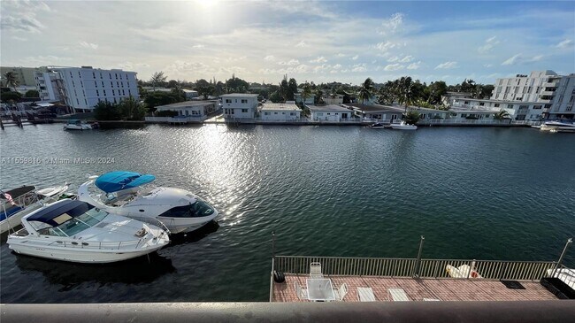 Photo - 8250 Byron Ave Unidad 401