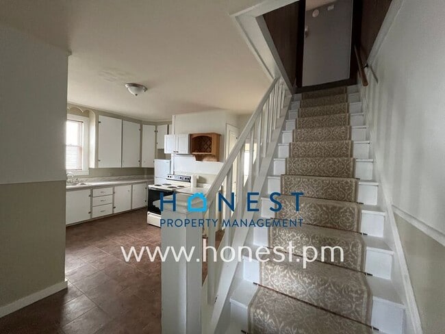 Photo - 8 Lasalle St