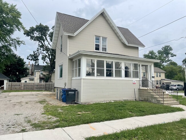 Building Photo - 700 W Lincoln Ave Rental