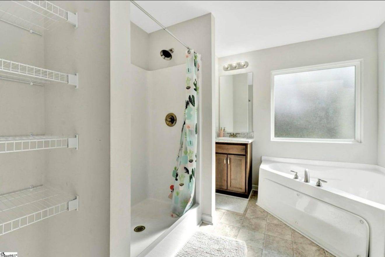 Photo - 106 Cloverdale Ln