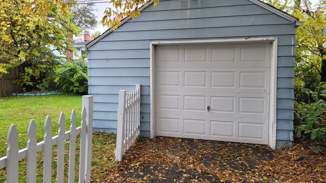 Photo - 2556 Thomas st