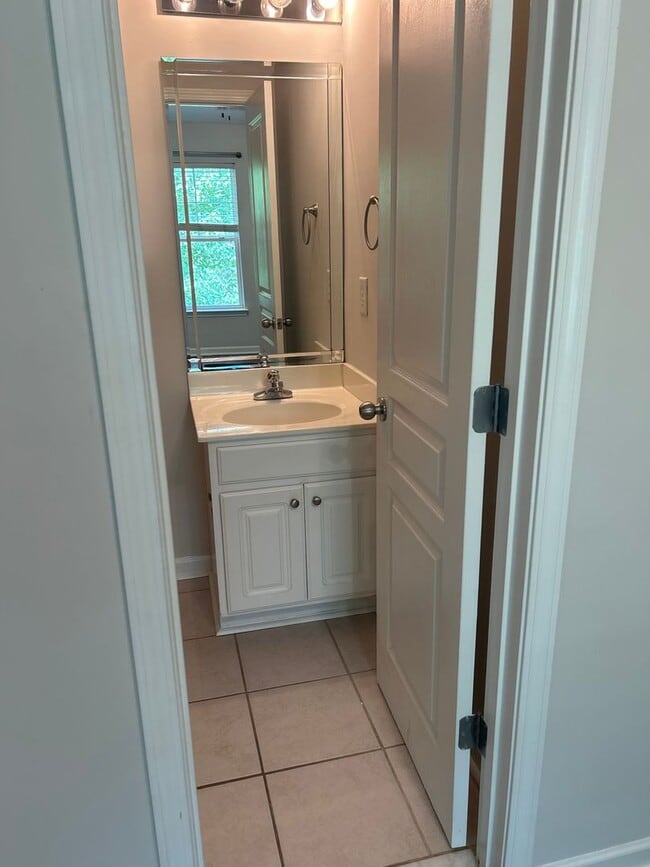 Photo - 01-204 Fishman Unit 01-204 - C