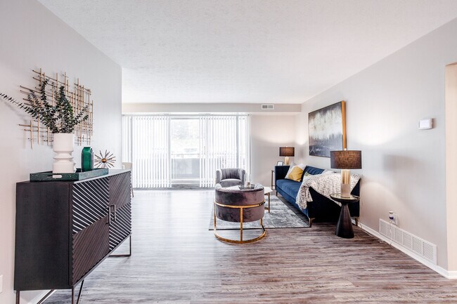 THE VANTAGE APARTMENTS