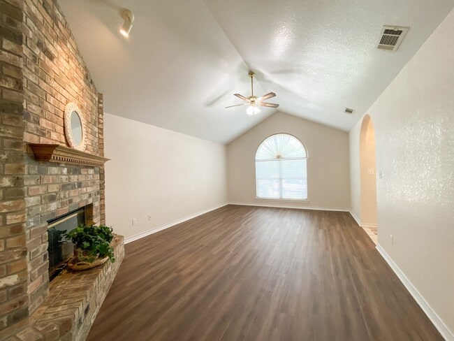 Photo - 1663 Lantana Cir