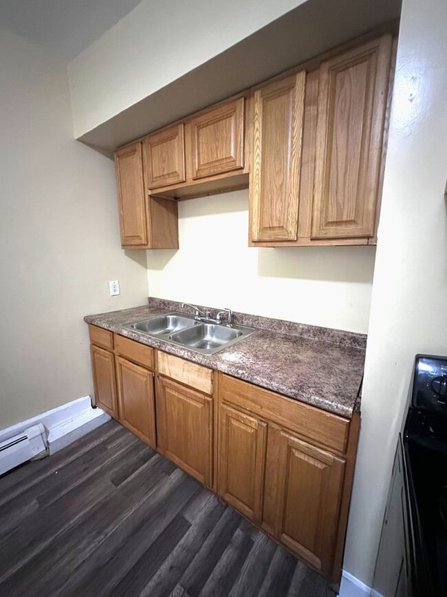 Building Photo - 79 Wesleyan Ave Unit 2