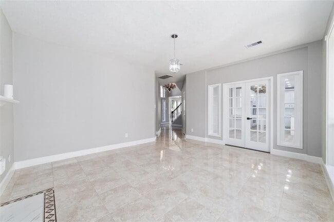 Photo - 457 Corridor Way