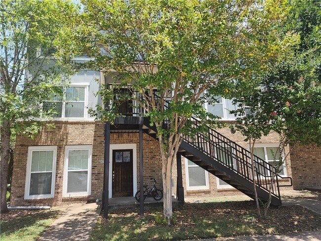 Building Photo - 1725 Harvey Mitchell Pkwy S Unit 1721