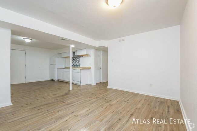 Building Photo - TWO WEEKS FREE RENT! Cozy 2 Bedroom, 1 Bat... Unit B Rental