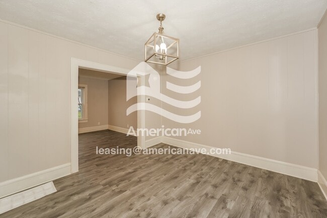 Photo - 305 3rd St NW