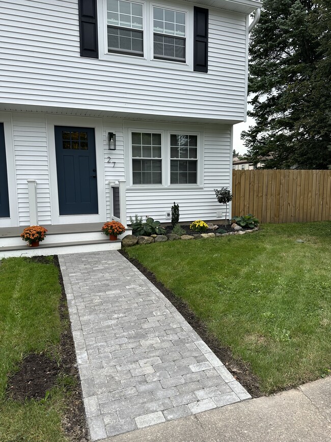 Front entrance - 27 Farmbrook Dr Townhome