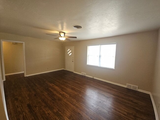 Photo - 6419 Onyx Dr N