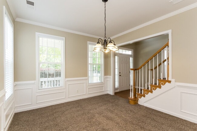 Photo - 83 Oak Park Square