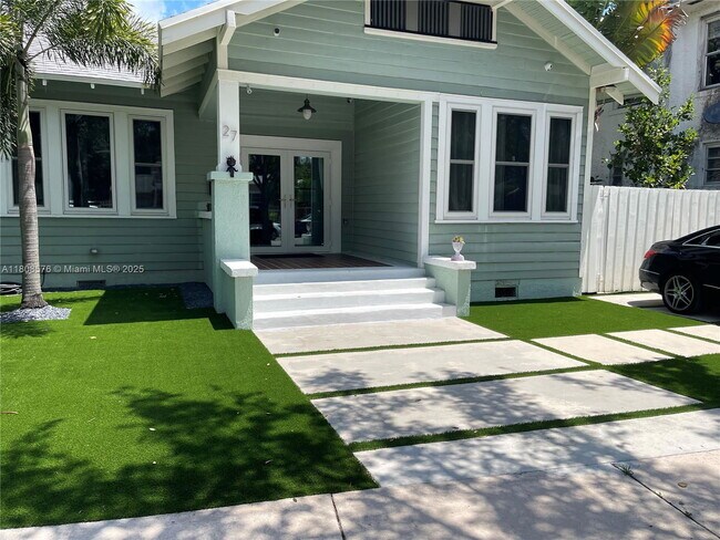 Building Photo - 27 NE 49th St