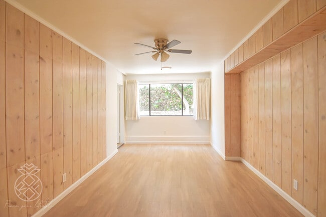 Building Photo - 2262 Fox Hills Dr Unit 2262.5 Rental