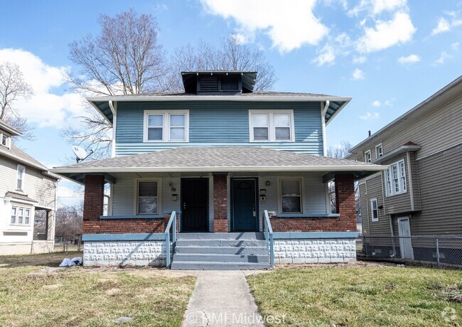 Building Photo - Charming 3 Bedroom Duplex in Prime Indiana... Rental