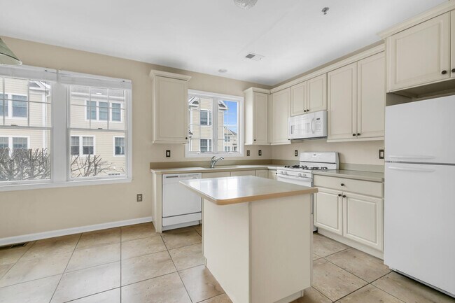 Photo - 3 Langtry Ter