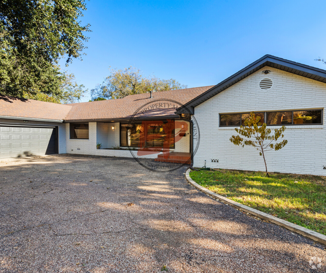 Building Photo - 2309 Wooded Acres Dr Rental