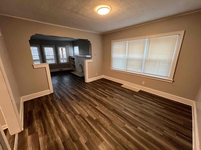 Photo - 680 Glendora Ave