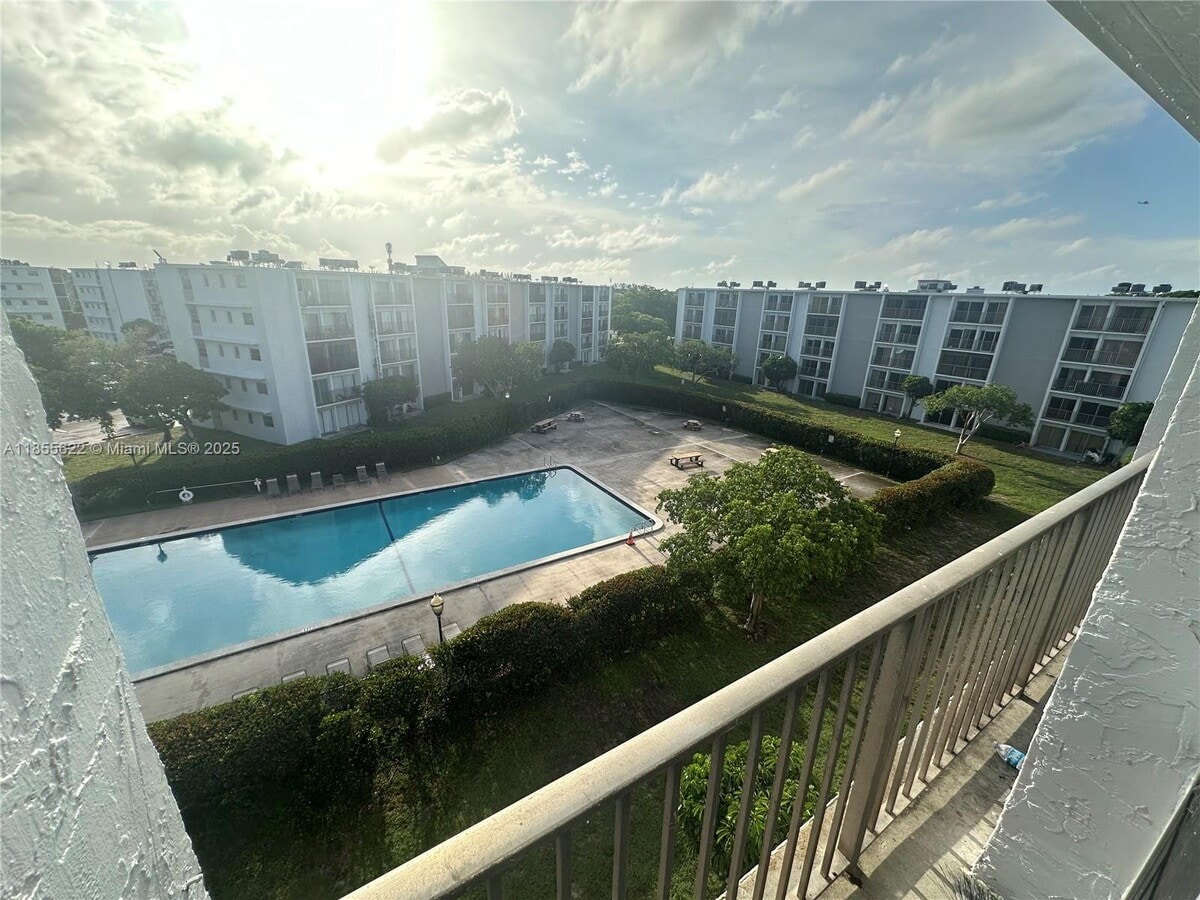 Photo - 8610 N Sherman Cir Unidad 503 Rental