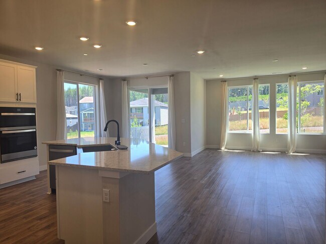 Photo - 3 Bedroom Plus Den Rambler in Arborwood!