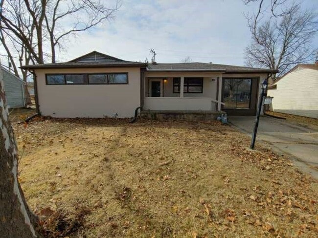 Building Photo - 5319 SW 15th St