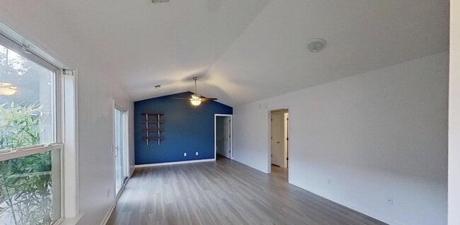1113 Loman Ln
