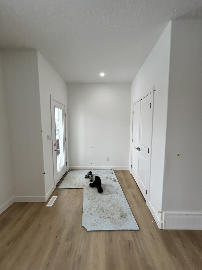 Building Photo - 6625-6642 42 Ave Unit 6625 Main