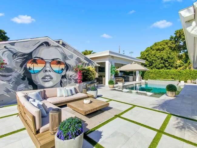 Photo - 2210 NE 3rd Ave