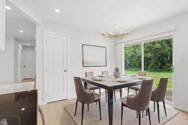Photo - Updated 3-Bedroom Duplex with Modern Finishes in Oviedo