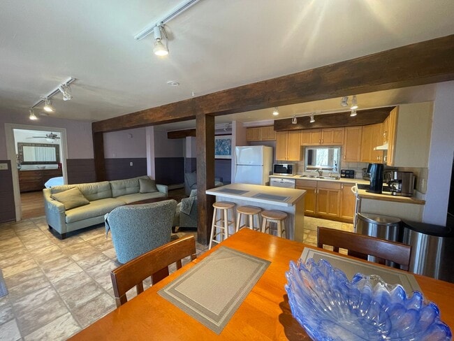 Photo - 182 Division St Unit Lower