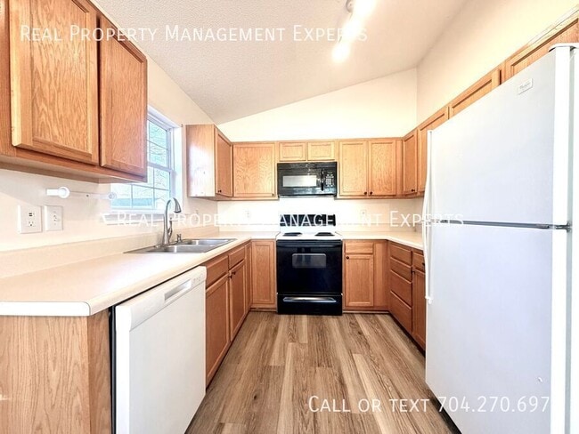 Photo - 123 Garden St