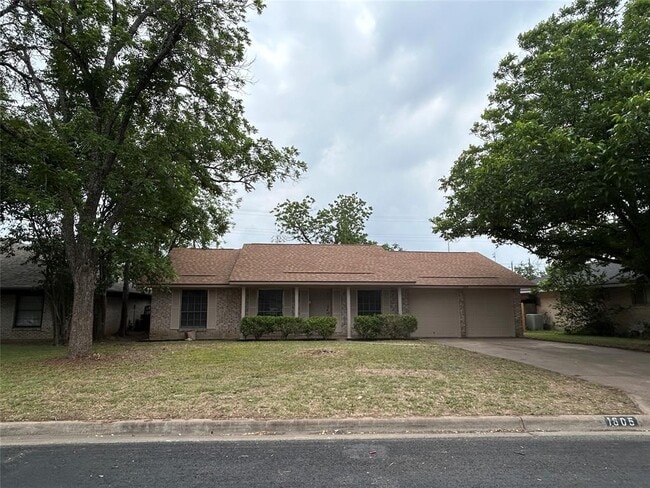 Photo - 1805 Broadmoor Dr House
