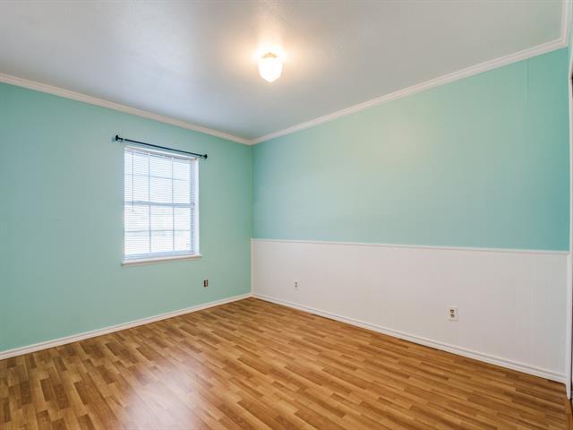 Photo - 3116 Falkland Rd