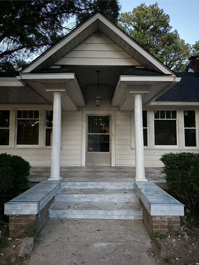 Photo - 678 Main St