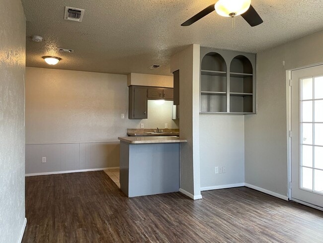 Photo - 738 E Pecan St