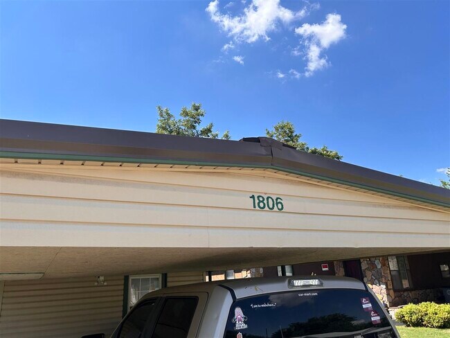 Photo - 1806 NW Lincoln Ave